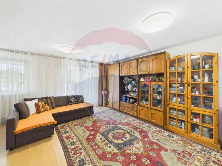Casă individuală cu 5 camere cu Teren 1000 Mp în Sud