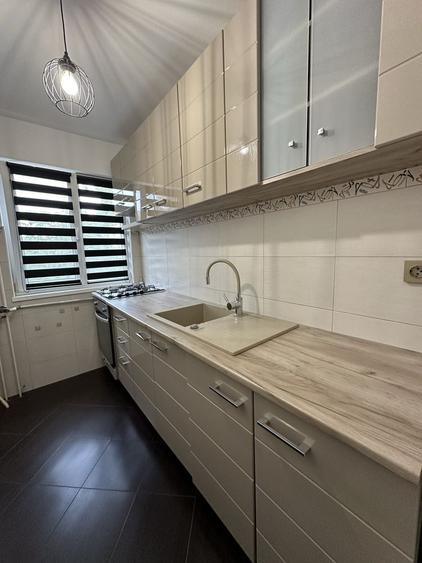 Apartament cu 3 camere decomandat în Spitalul Județean