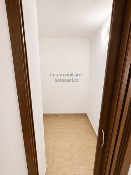 Apartament cu 3 camere decomandat în Sud-Vest