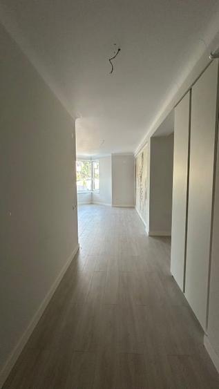 Apartament cu 3 camere decomandat în 1 Decembrie