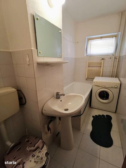 Garsonieră decomandată în Girocului