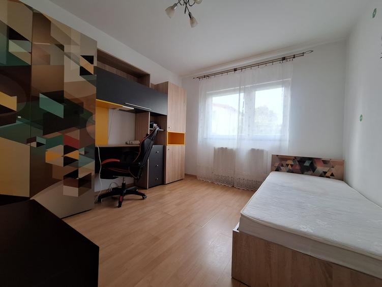 Apartament cu 3 camere semidecomandat, mobilat în Șagului