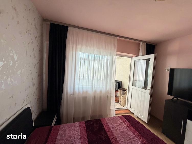 Apartament cu 3 camere decomandat, mobilat în Delfinariu