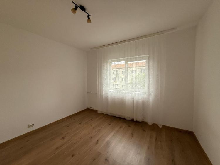 Apartament cu 2 camere decomandat în Lipovei