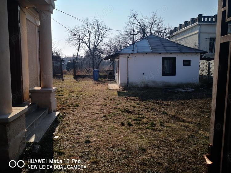 De vanzare (de inchiriat) , in zona centrala, casa cu curte de 1100 mp - 2