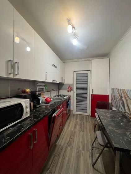 Apartament cu 3 camere decomandat, mobilat în Exterior Nord