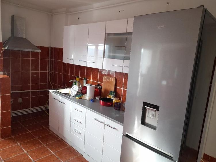 Vand 2 camere decomandat ultracentral