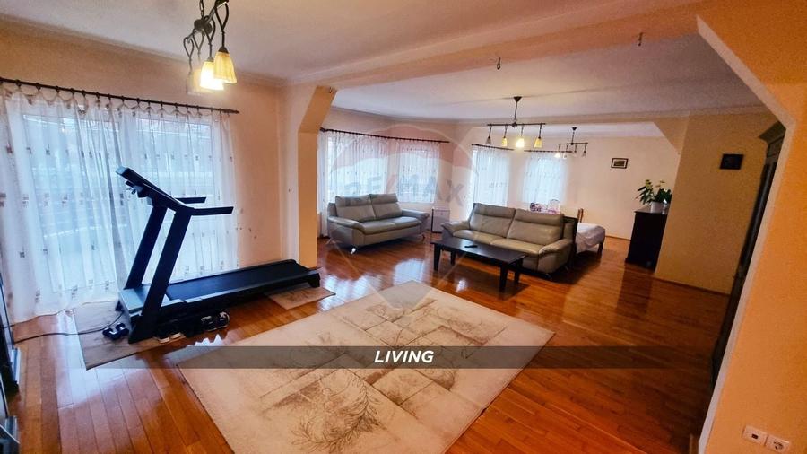 Casă / Vilă de lux cu 2 garaje, 10 camere de vânzare în BAIA MARE - 13