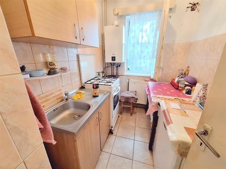 Apartament 3 camere decomandat ona Bazinul de Inot - 9