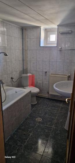 Casă individuală cu 3 camere cu Canalizare în Central
