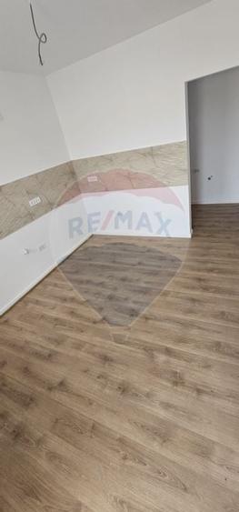 Casa / Vila cu 4 camere de vanzare - 2