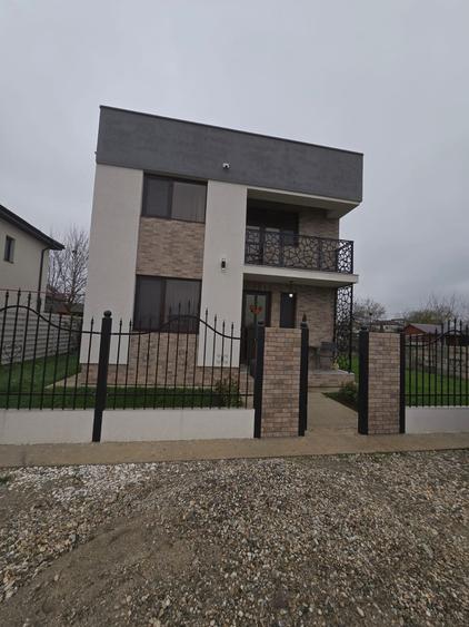 Casa Individuala cu 4 Camere / 2 Bai / Teren 325 mp - 2