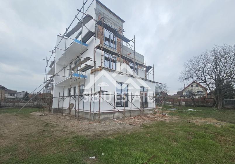 Duplex cu 4 camere cu Canalizare în Exterior Nord