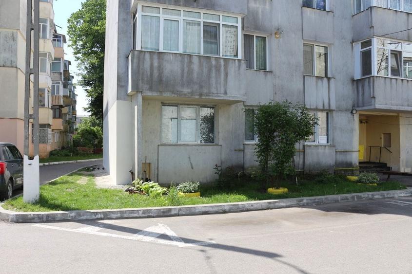 Persoana fizica, vand apartament cu 3 camere decomandat Str. Gloriei, Roman la 10 min de Piata Smirodava - 5