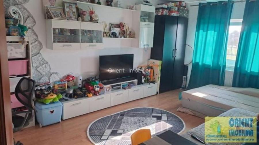Km 4-5, Doraly, decomandat, 2 camere, gaze, mobilat, vanzari Constanta Km 4-5, Doraly, decomandat, 2 camere, gaze, mobilat, vanzari Constanta