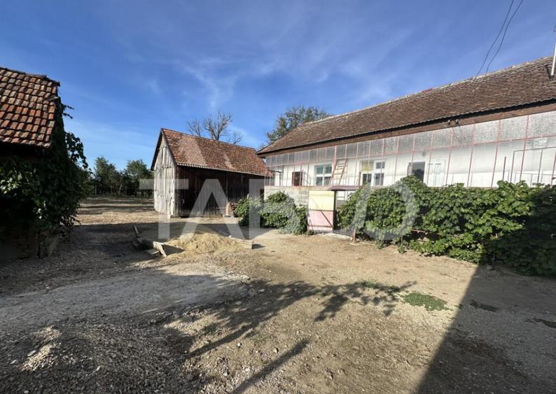 Casa de vanzare 2 camere 75mpu teren liber 982 mp anexe Sat - 1
