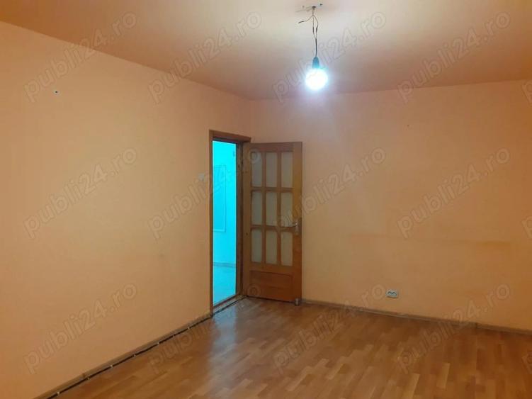 Vanzare Apart. 2 camere cf.1 decomandat, supr. utila de 49.mp. + balc. de 16.mp. zona Calarasi 4 - 10