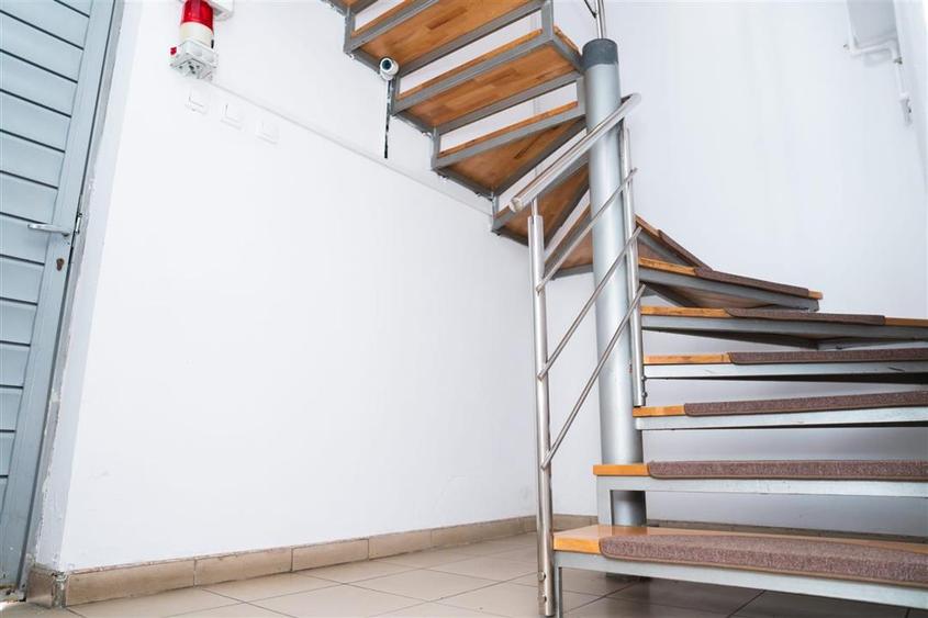 Hala industriala depozitare+ Birouri,425 mp, acces tir - Dorobantilor - 6