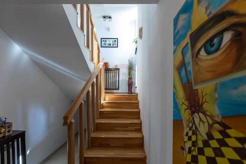 Vilă cu 7 camere de vânzare în zona Centrală Orașul  BUHUȘI - 13