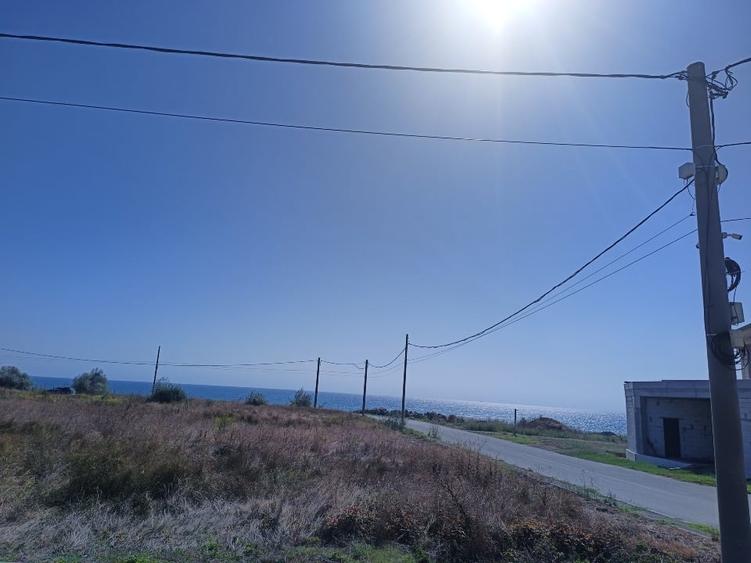 Vând teren intravilan 1050mq,pe colț, al treilea rand la mare, zona Epava - 11