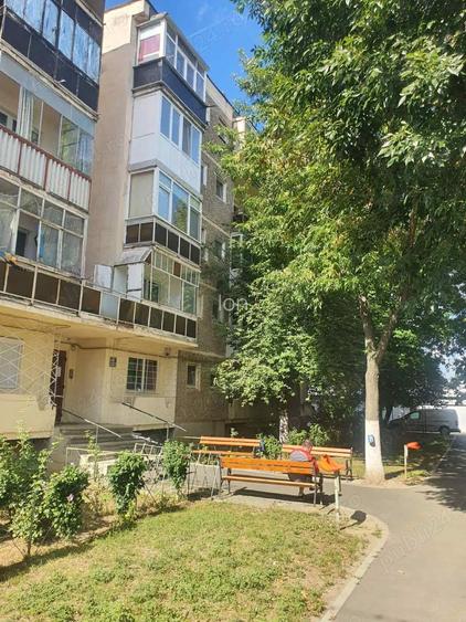 Vand garsoniera confort I etajul 1 UTA , Lebada