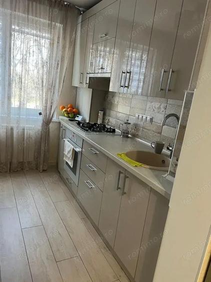Apartament cu 2 camere decomandat în Berceni