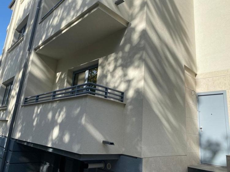 Inchiriere apartament 3 camere in vila renovata consolidata 2023 Piata Cotroceni - 1