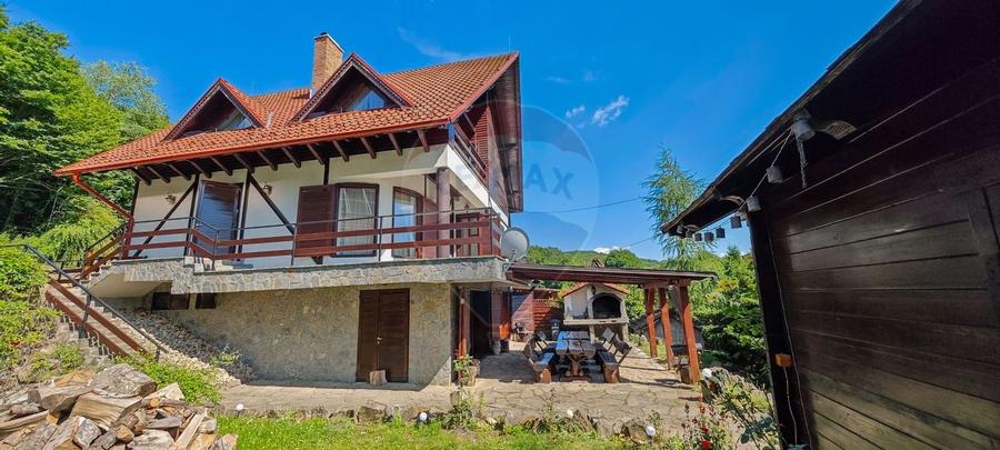 Vila cu 6 camere, teren de 1000mp, intr-un resort montan privat - 2