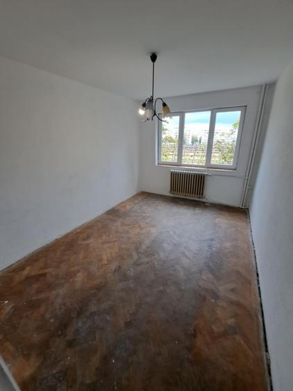 3 camere, intre Gara de Nord si Basarab, B-dul Dinicu Golescu, nr 39 - 14