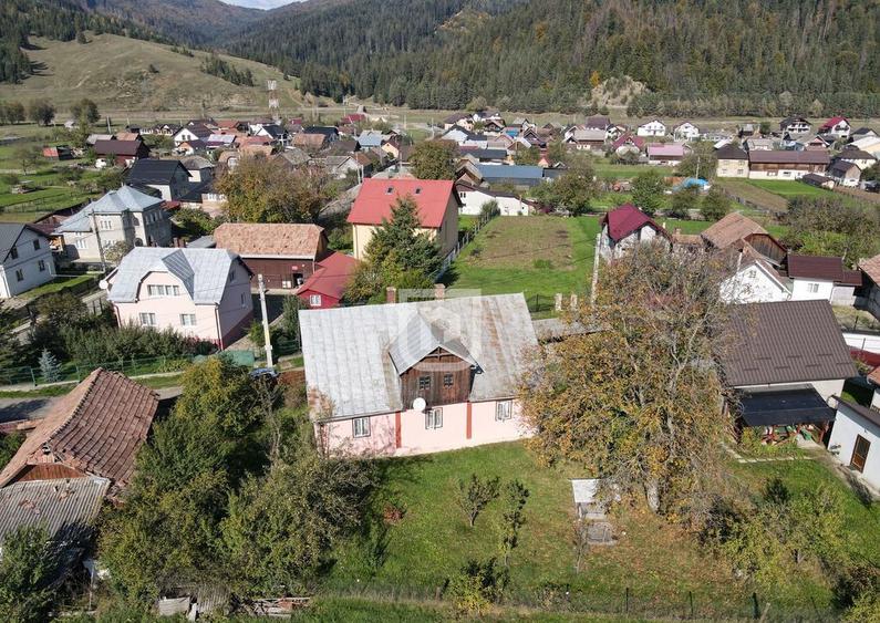 Casa traditional bucovineana la poalele muntilor Bucovinei - 7