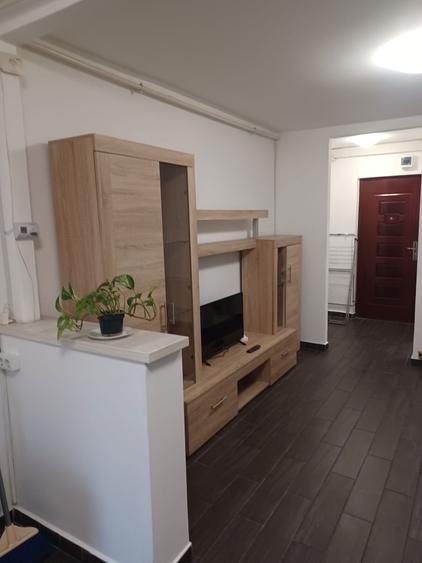 Inchiriez garsoniera 250 e - 2