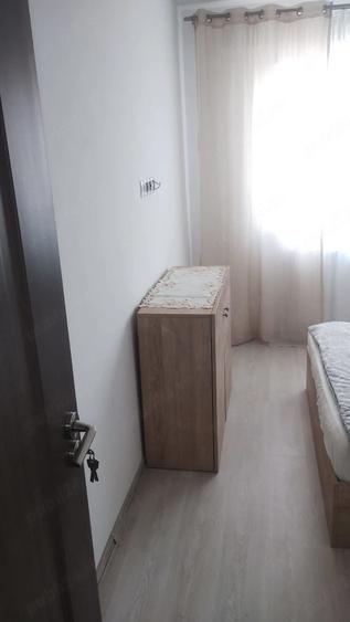 Apartament cu 3 camere decomandat în Florești
