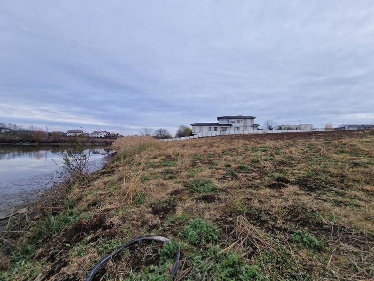 De Vanzare! Teren intravilan cu deschidere la lac - 5