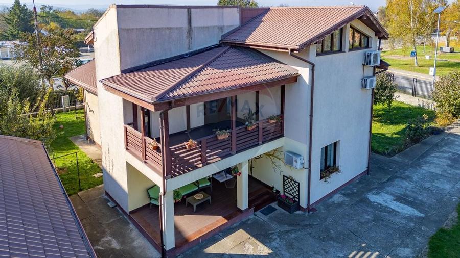 Vilă cu 7 camere de vânzare în zona Centrală Orașul  BUHUȘI - 35