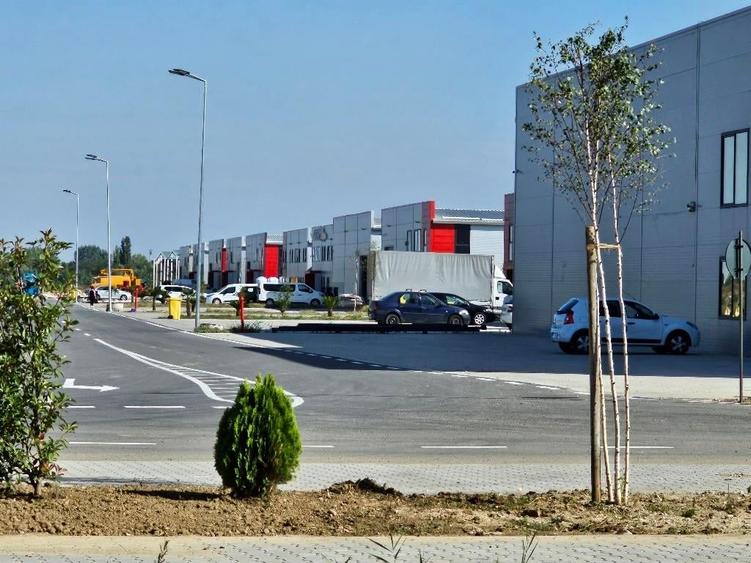 Hala / Spatiu depozitare / Logistica / Showroom - 465 mp SU, birouri 120 mp. - 1