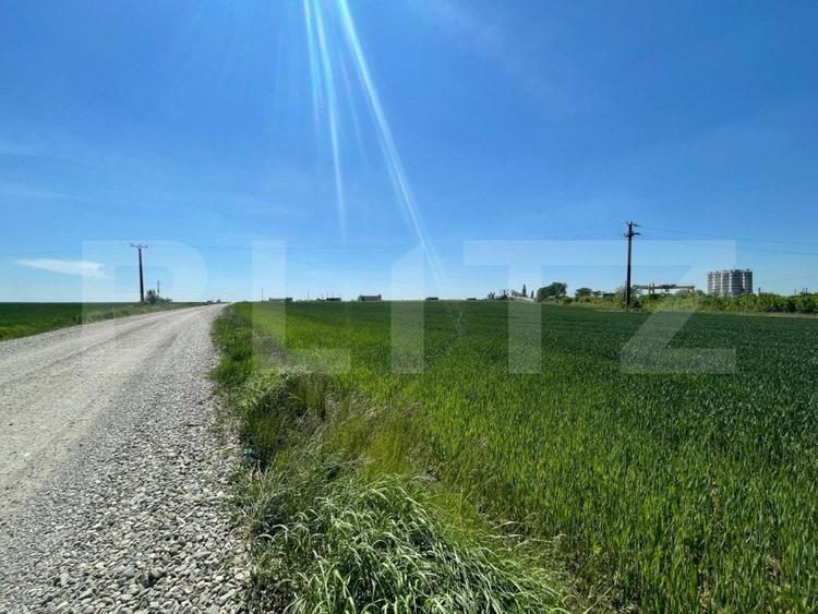 Teren intravilan 25.000 mp, front 300 mp , zona industriala Qfort - 1