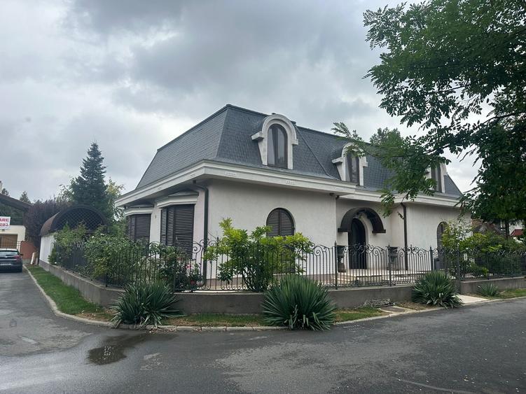 VILA CU IZ PROVENSAL  CU TEREN GENEROS SI PISCINA EXTERIOARA INCALZITA - 2