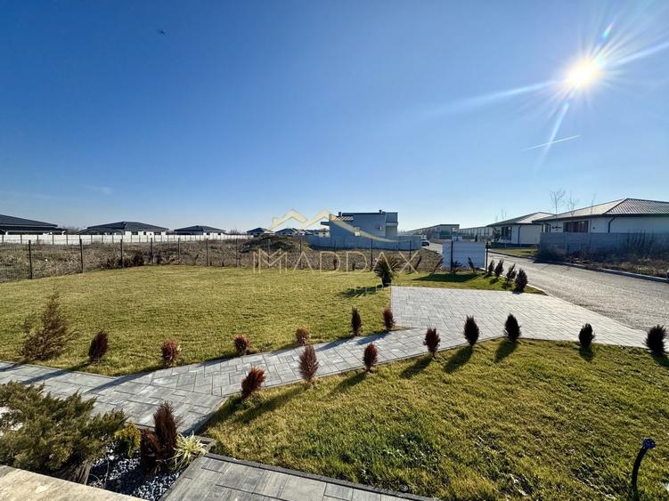 Casă individuală cu 4 camere cu Canalizare în Corbeanca