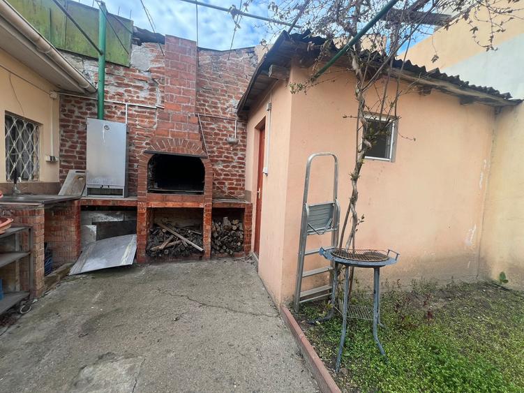Casa  cocheta , la sol, caramida, teren 386 mp/desch. de 13 m,garaj, 299000 euro - 3
