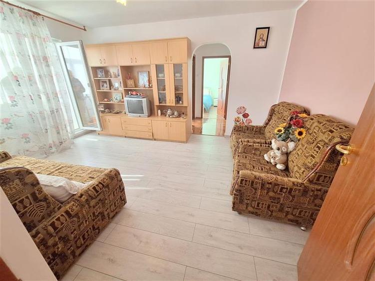 Apartament 2 camere, etaj 2, semimobilat, zona Narcisa - 4