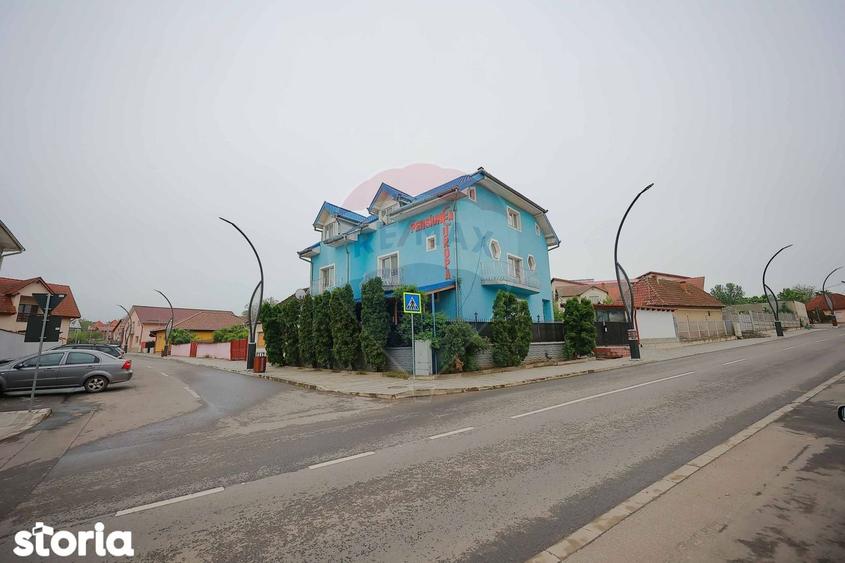 Pensiune cu 11 camere de vanzare, situata in Baile 1 Mai, Sanmartin - 1