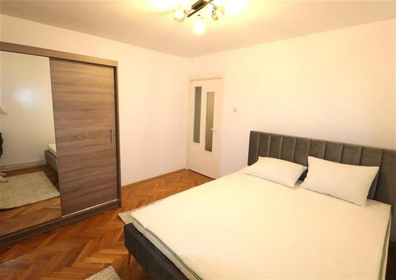 Apartament 3 camere+ 30 mp la demisol, centrala proprie in zona Modern - 1