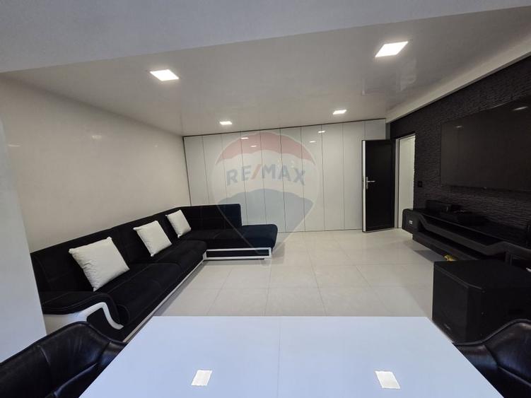 Apartament cu 3 camere etajul 1, zona Poienita - 3