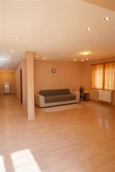 Casa potential:activitati comerciale, birouri, locuire multifamiliala,677 mp ter - 3