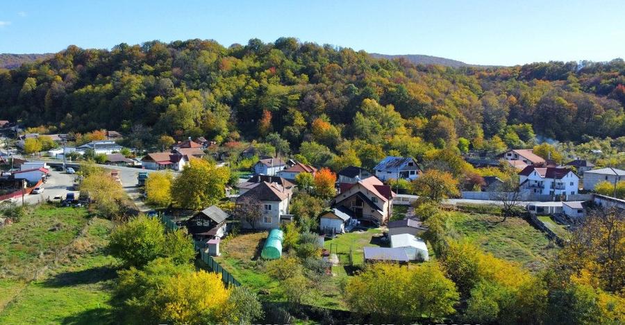 BUDESTI - CASA LANGA ORAS, TEREN 935 MP - 1