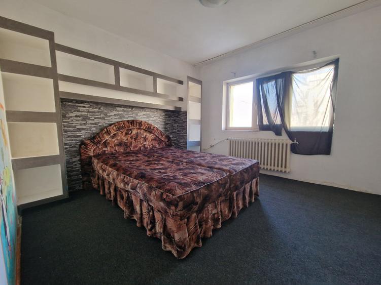 Navodari( Sud, Str Rândunelelor)- 2 camere decomandate, etaj 3/4, liber - 15