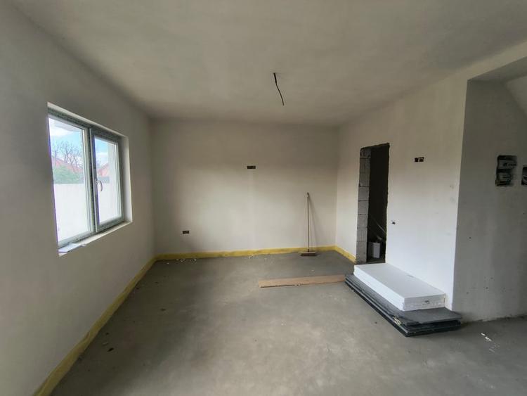 Navodari-casa P+1 5 camere la gri - 3