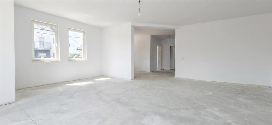 Casă cu 5 camere cu Teren 500 Mp în Nojorid