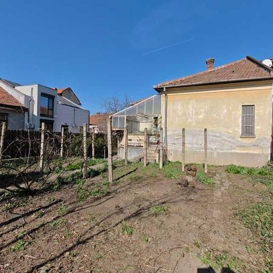 Casa individuala ultracentrala, teren 380 mp ideala pentru renovare si investitie - 2