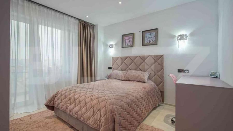 Apartament cu 4 camere decomandat în Tractorul
